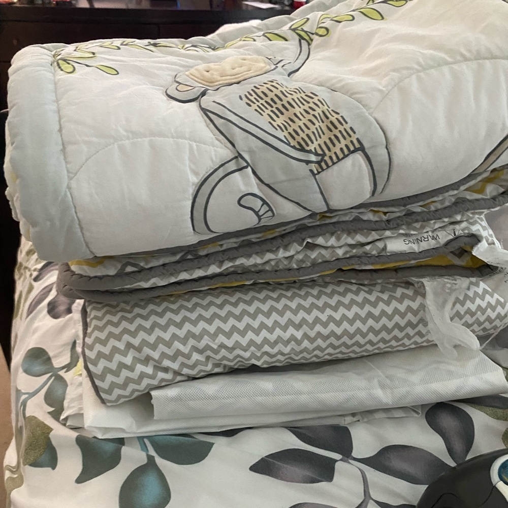 Kids crib bedding set